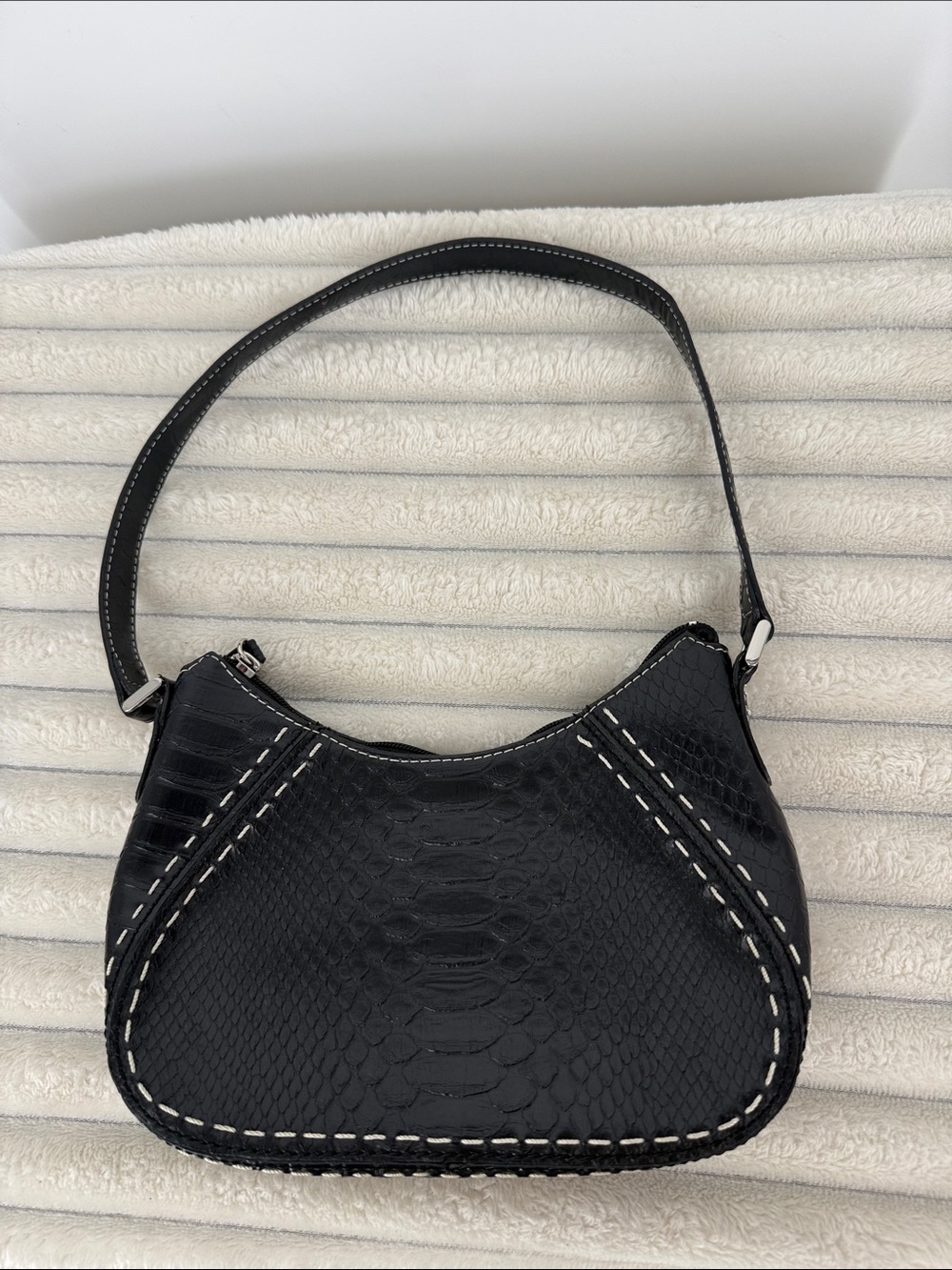 Vtg Liz Claiborne Black Textured Shoulder Bag with Contrast Stitching